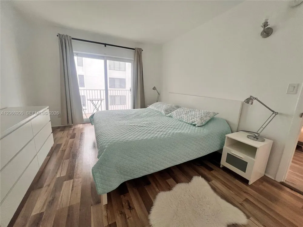 240 Galen Dr #302 Key Biscayne, FL 33149