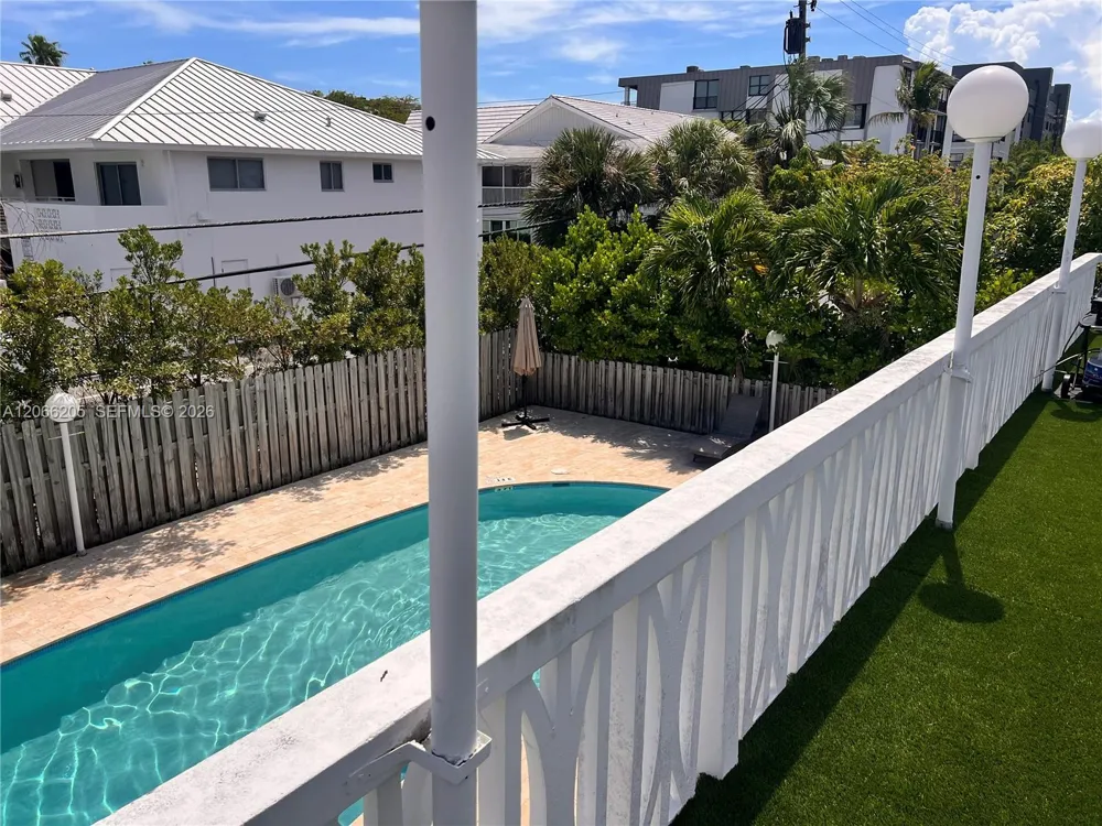 240 Galen Dr #302 Key Biscayne, FL 33149