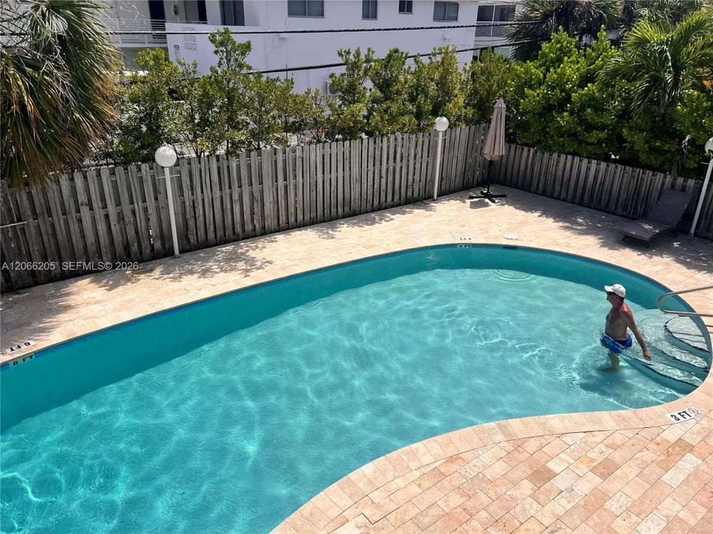 240 Galen Dr #302 Key Biscayne, FL 33149