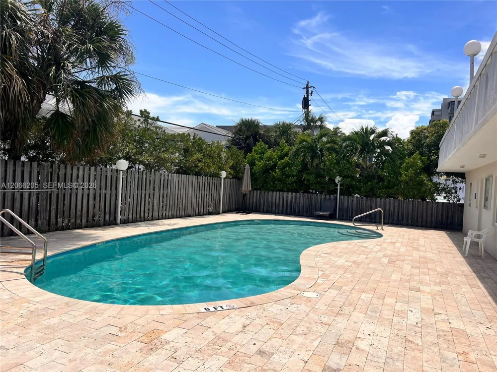 240 Galen Dr #302 Key Biscayne, FL 33149