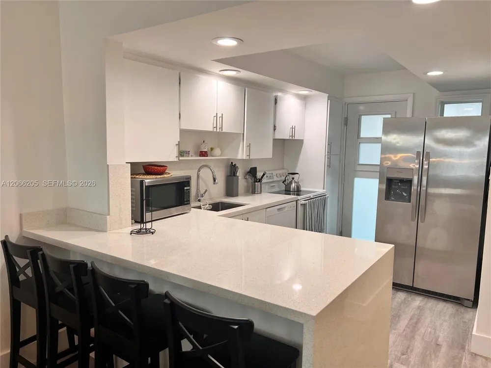 240 Galen Dr #302 Key Biscayne, FL 33149