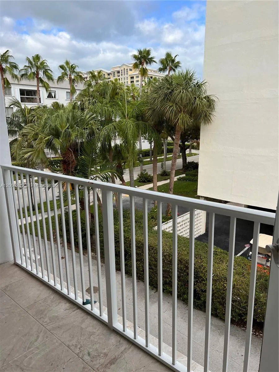 240 Galen Dr #302 Key Biscayne, FL 33149