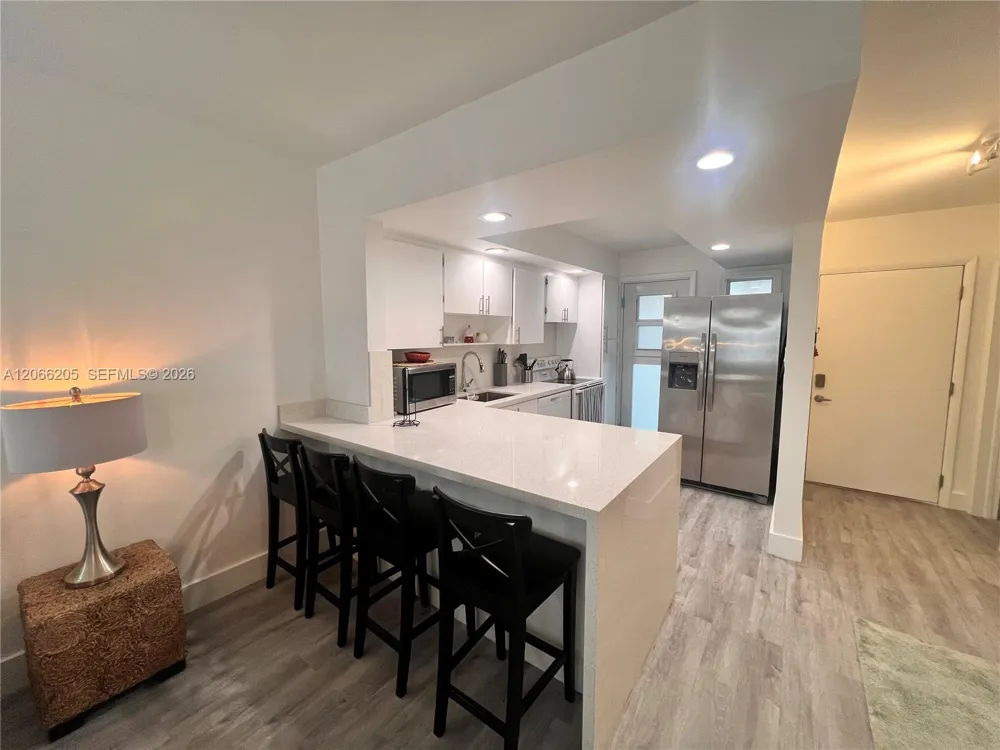 240 Galen Dr #302 Key Biscayne, FL 33149