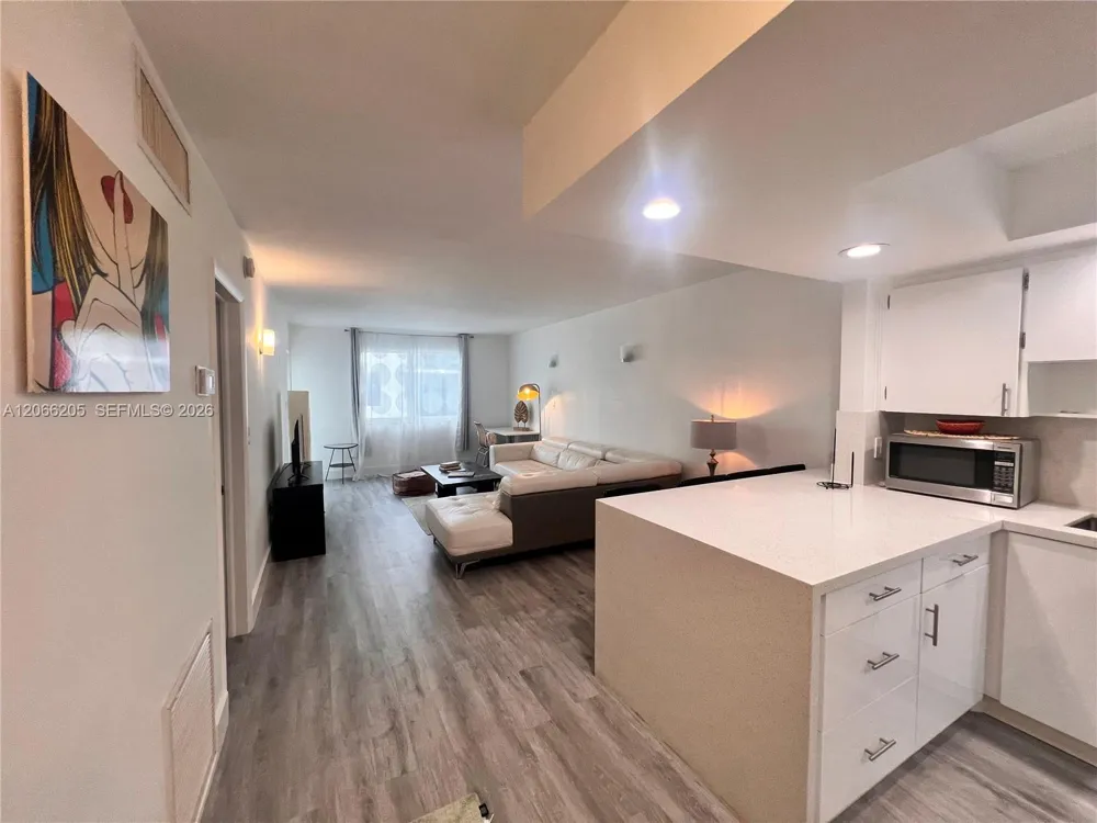 240 Galen Dr #302 Key Biscayne, FL 33149