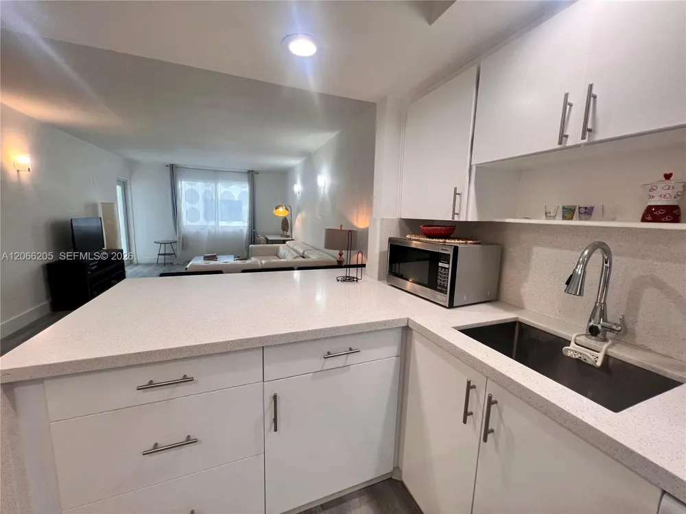 240 Galen Dr #302 Key Biscayne, FL 33149