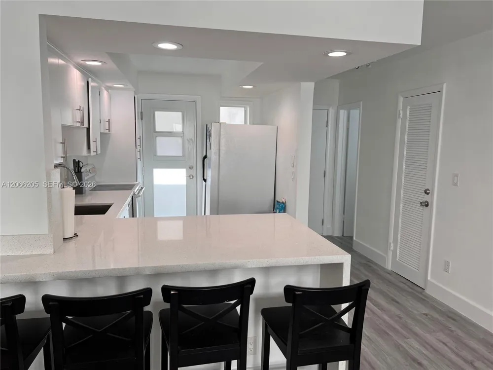 240 Galen Dr #302 Key Biscayne, FL 33149