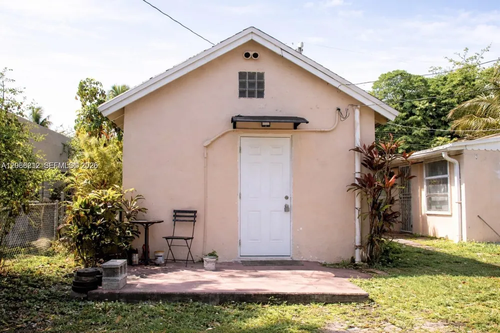 6250 NW Miami Pl #2 Miami, FL 33150