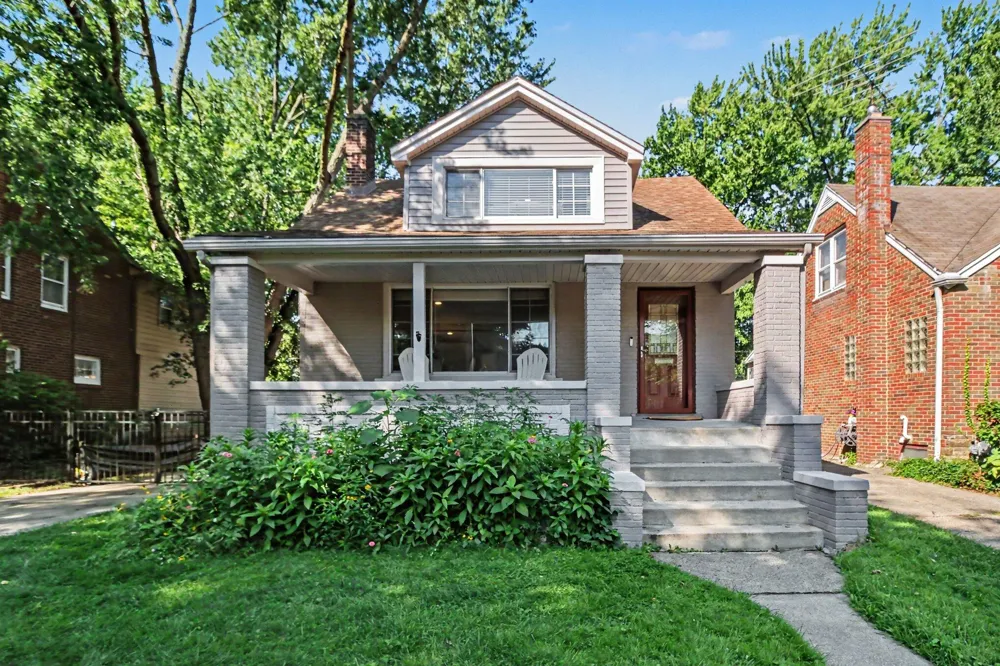 907 University Place Grosse Pointe City, MI 48230