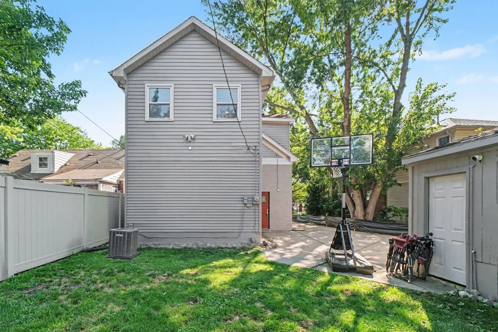 907 University Place Grosse Pointe City, MI 48230