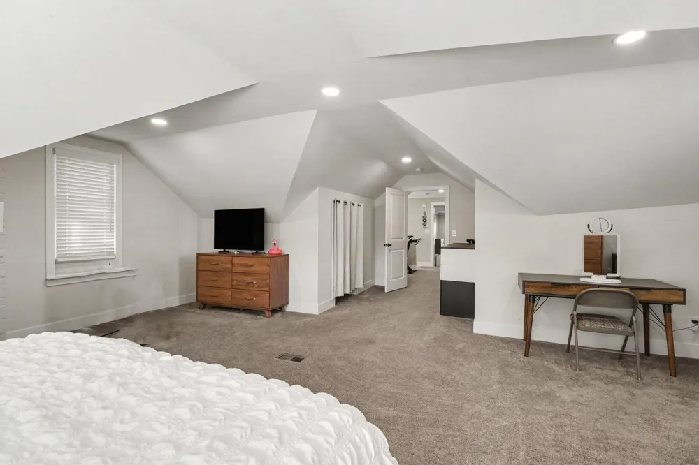 907 University Place Grosse Pointe City, MI 48230