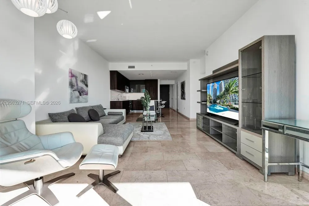 88 SW 7th St #2106 Miami, FL 33130