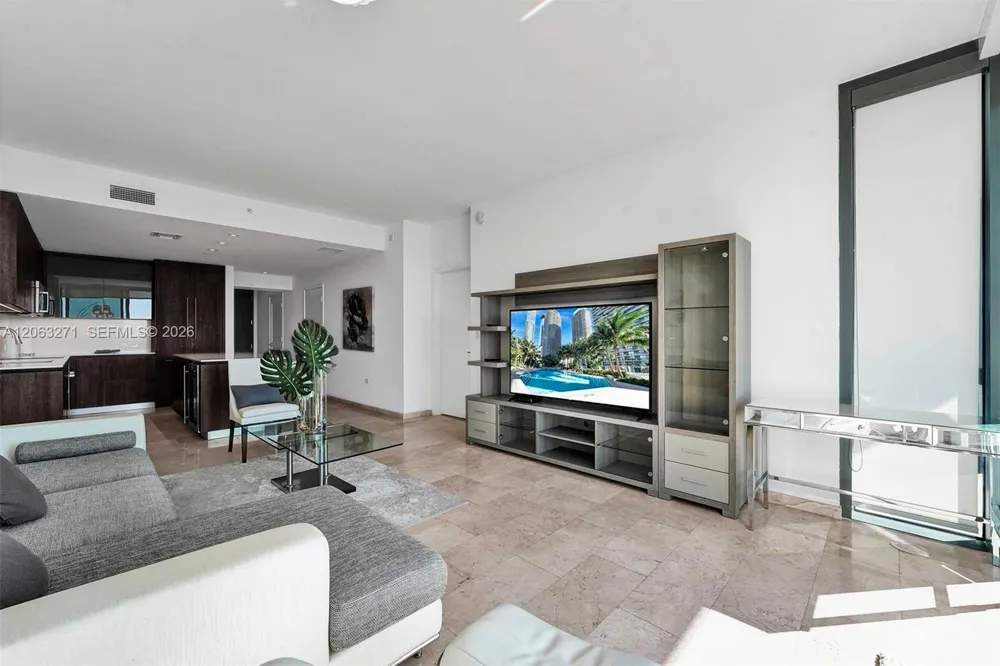 88 SW 7th St #2106 Miami, FL 33130