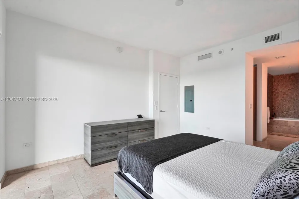 88 SW 7th St #2106 Miami, FL 33130