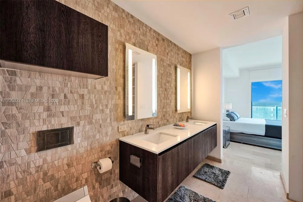 88 SW 7th St #2106 Miami, FL 33130