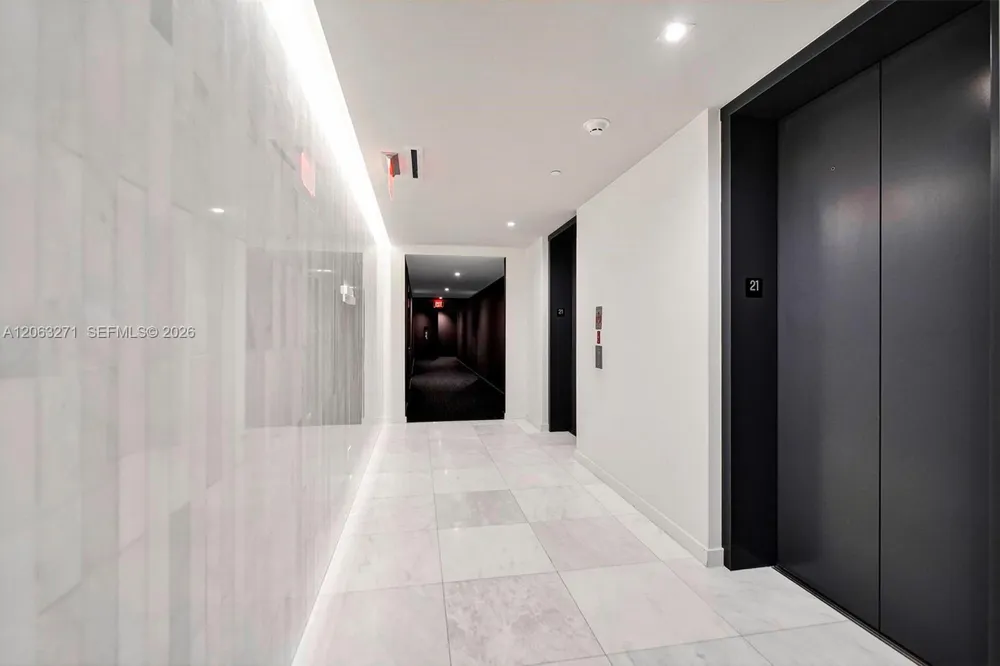 88 SW 7th St #2106 Miami, FL 33130