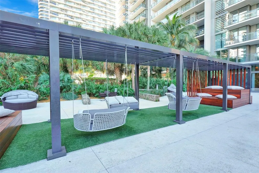 88 SW 7th St #2106 Miami, FL 33130
