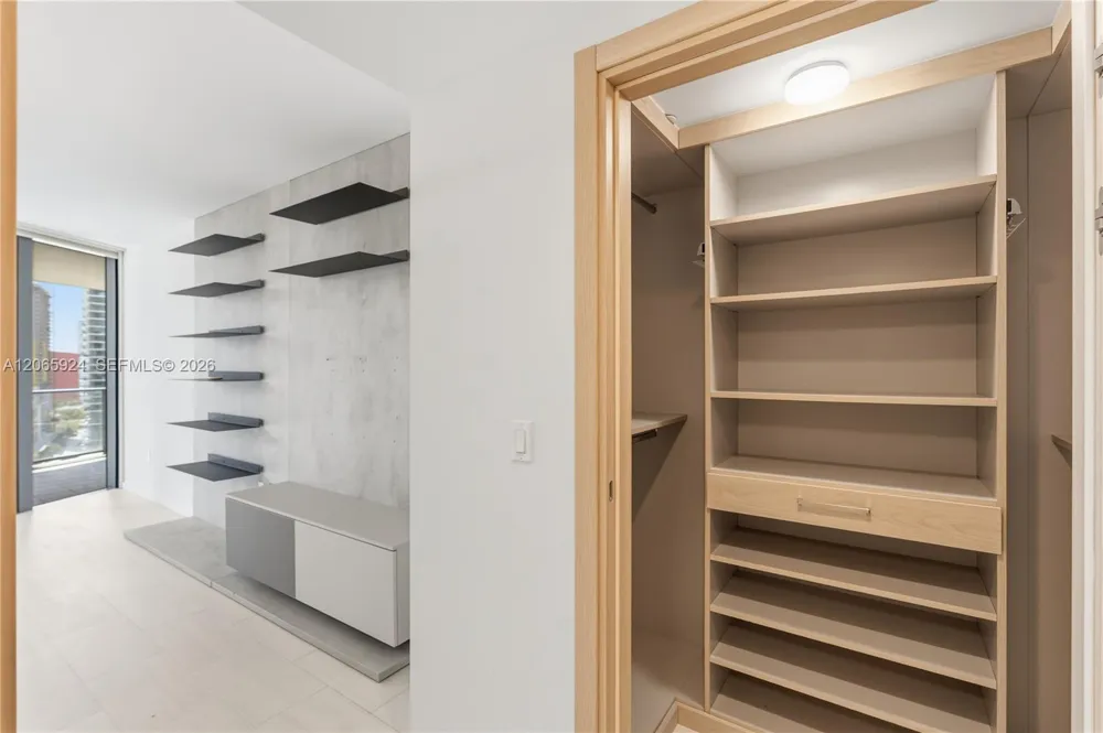 1000 Brickell Plz #1902 Miami, FL 33131