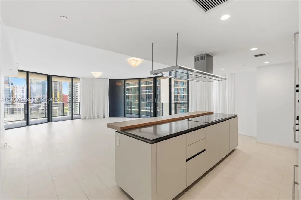 1000 Brickell Plz #1902 Miami, FL 33131