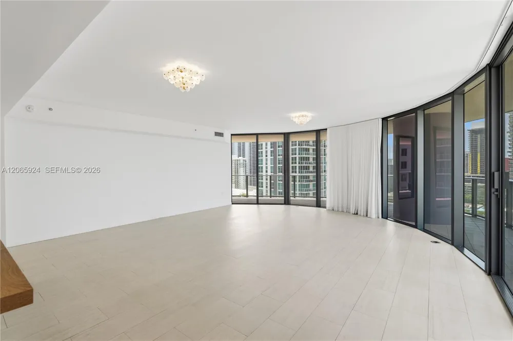1000 Brickell Plz #1902 Miami, FL 33131