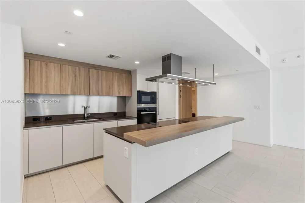 1000 Brickell Plz #1902 Miami, FL 33131
