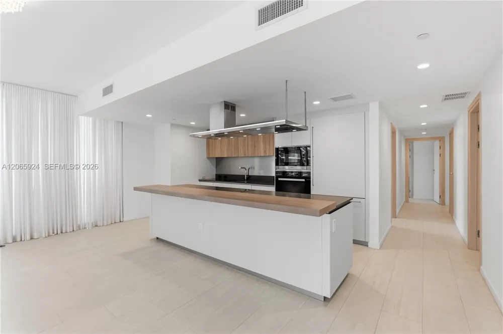 1000 Brickell Plz #1902 Miami, FL 33131