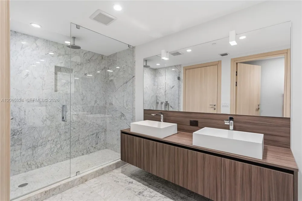 1000 Brickell Plz #1902 Miami, FL 33131