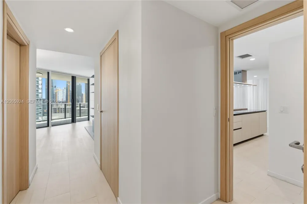 1000 Brickell Plz #1902 Miami, FL 33131