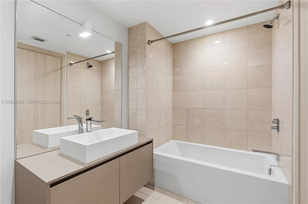 1000 Brickell Plz #1902 Miami, FL 33131