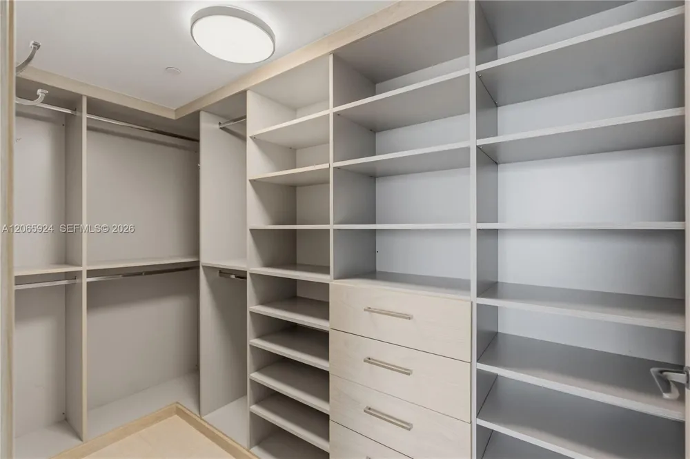 1000 Brickell Plz #1902 Miami, FL 33131