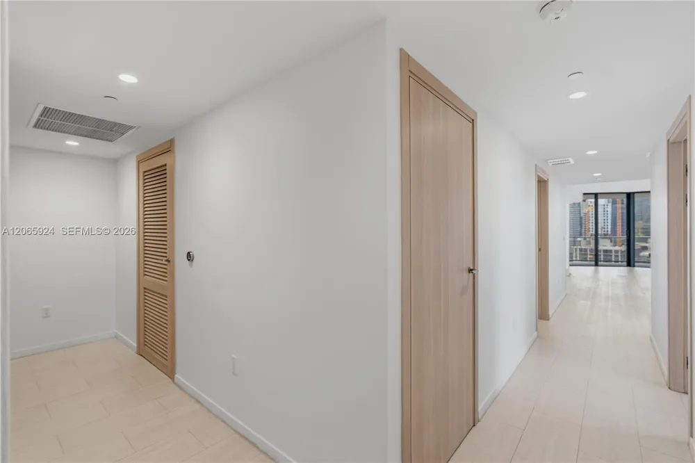 1000 Brickell Plz #1902 Miami, FL 33131