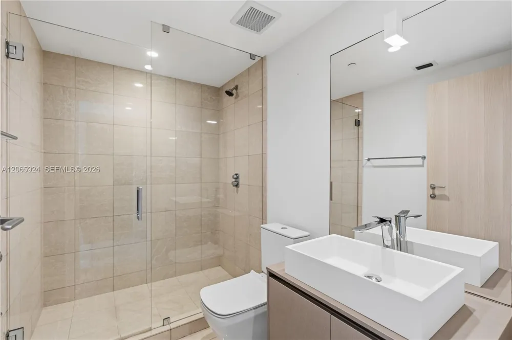 1000 Brickell Plz #1902 Miami, FL 33131