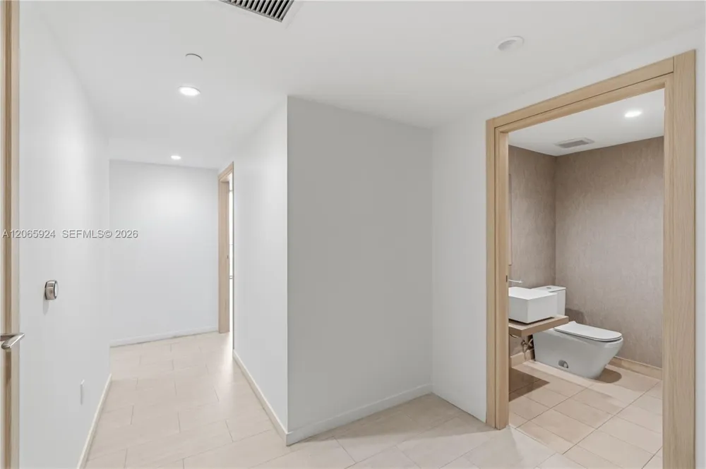 1000 Brickell Plz #1902 Miami, FL 33131