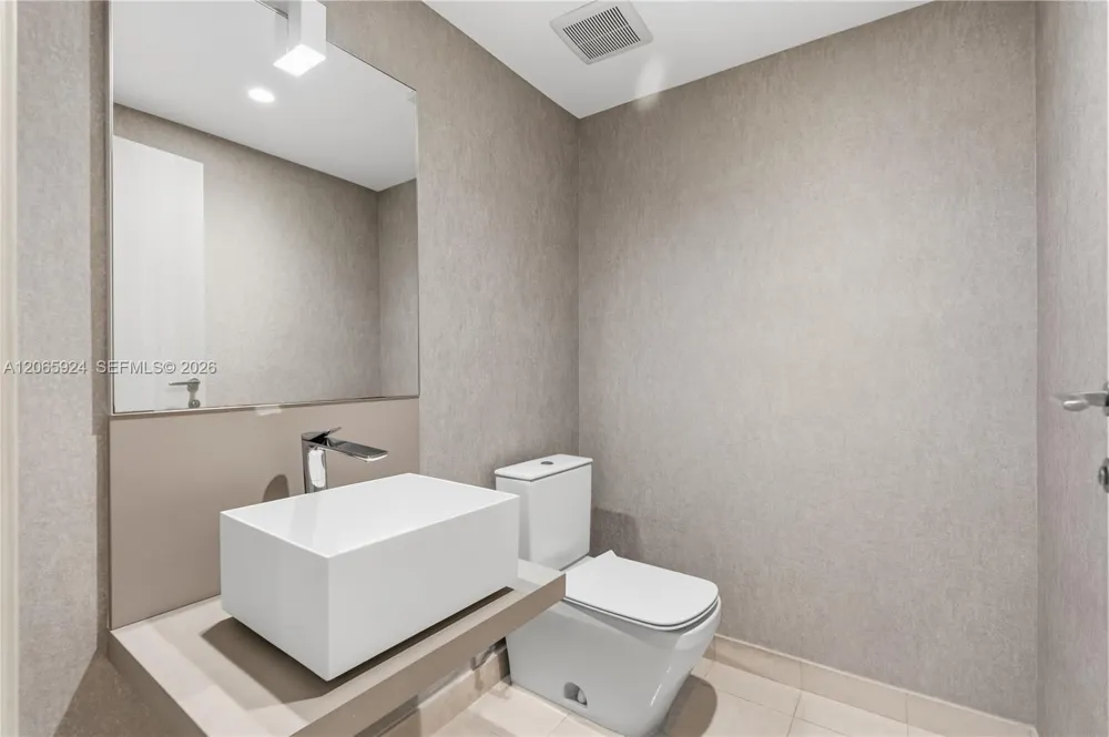 1000 Brickell Plz #1902 Miami, FL 33131