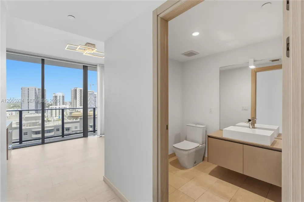 1000 Brickell Plz #1902 Miami, FL 33131