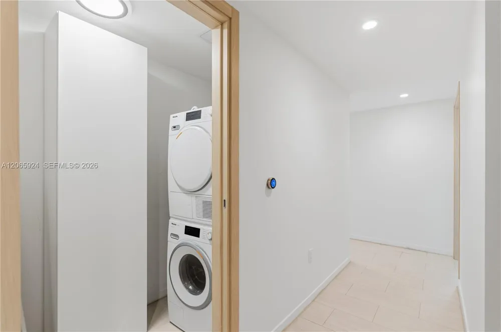 1000 Brickell Plz #1902 Miami, FL 33131