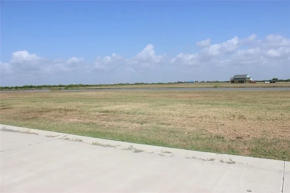 3038 Coastal Springs Loop Loop S Palacios, TX 77465