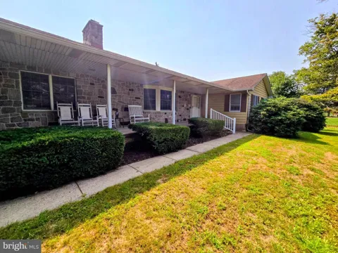 135 HANCOCK LANE