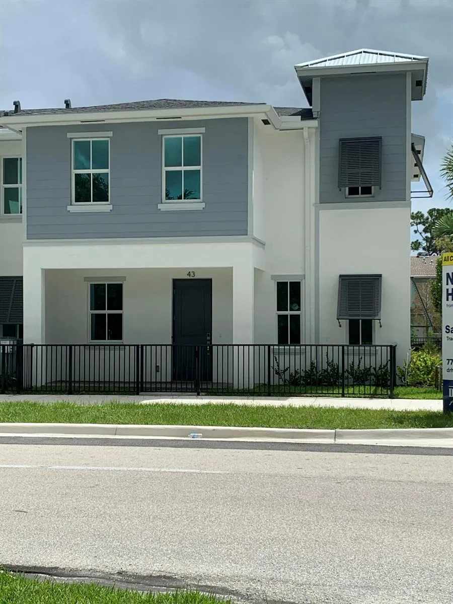 747 SE Central Parkway #43 Stuart, FL 34994