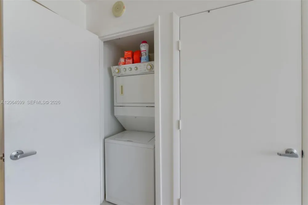 50 Biscayne Blvd #2505 Miami, FL 33132