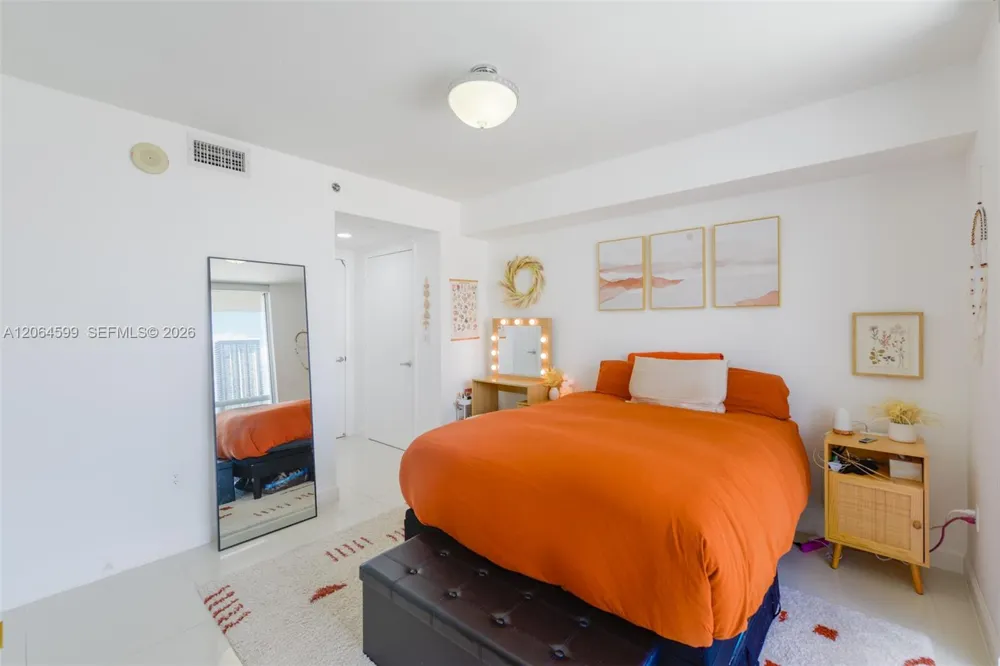 50 Biscayne Blvd #2505 Miami, FL 33132