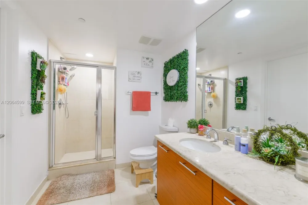 50 Biscayne Blvd #2505 Miami, FL 33132