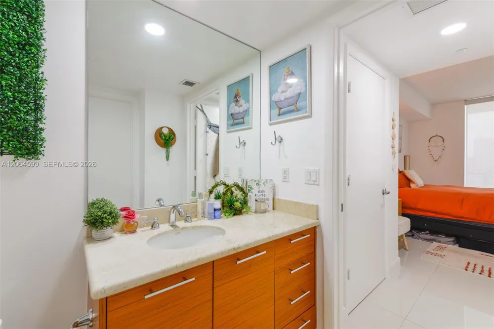 50 Biscayne Blvd #2505 Miami, FL 33132