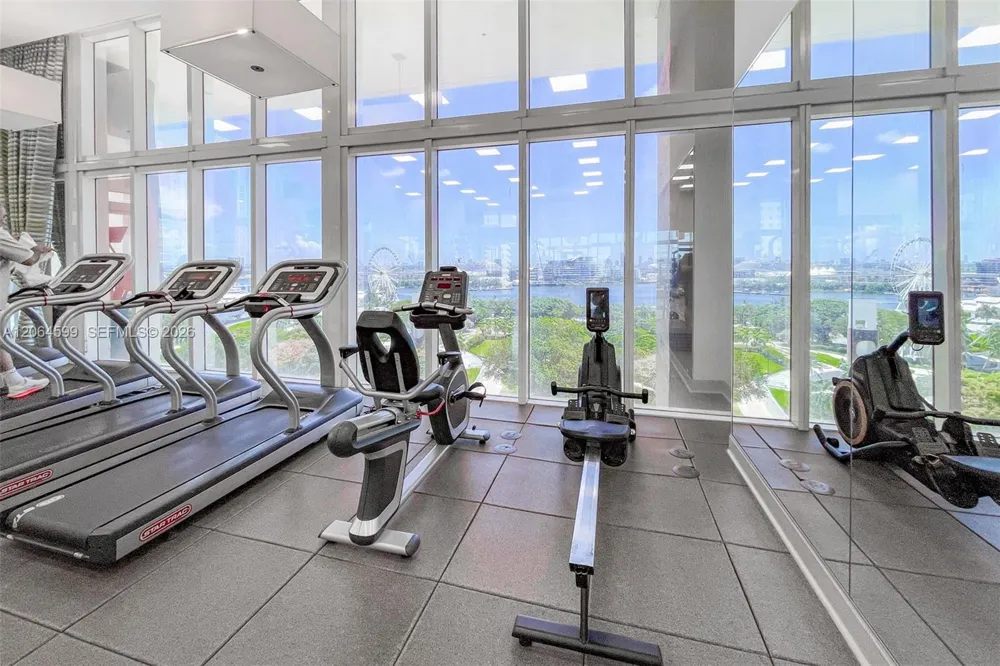 50 Biscayne Blvd #2505 Miami, FL 33132
