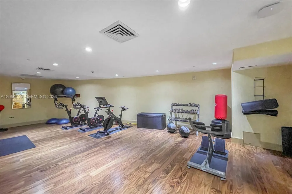 50 Biscayne Blvd #2505 Miami, FL 33132