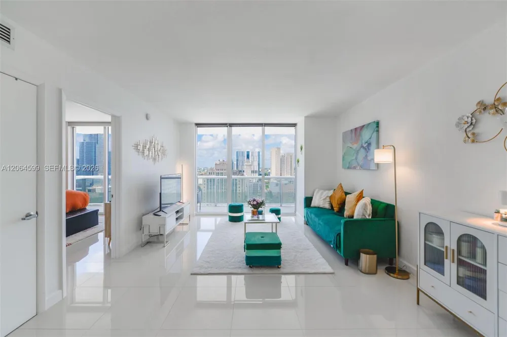 50 Biscayne Blvd #2505 Miami, FL 33132