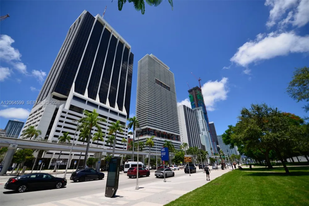 50 Biscayne Blvd #2505 Miami, FL 33132