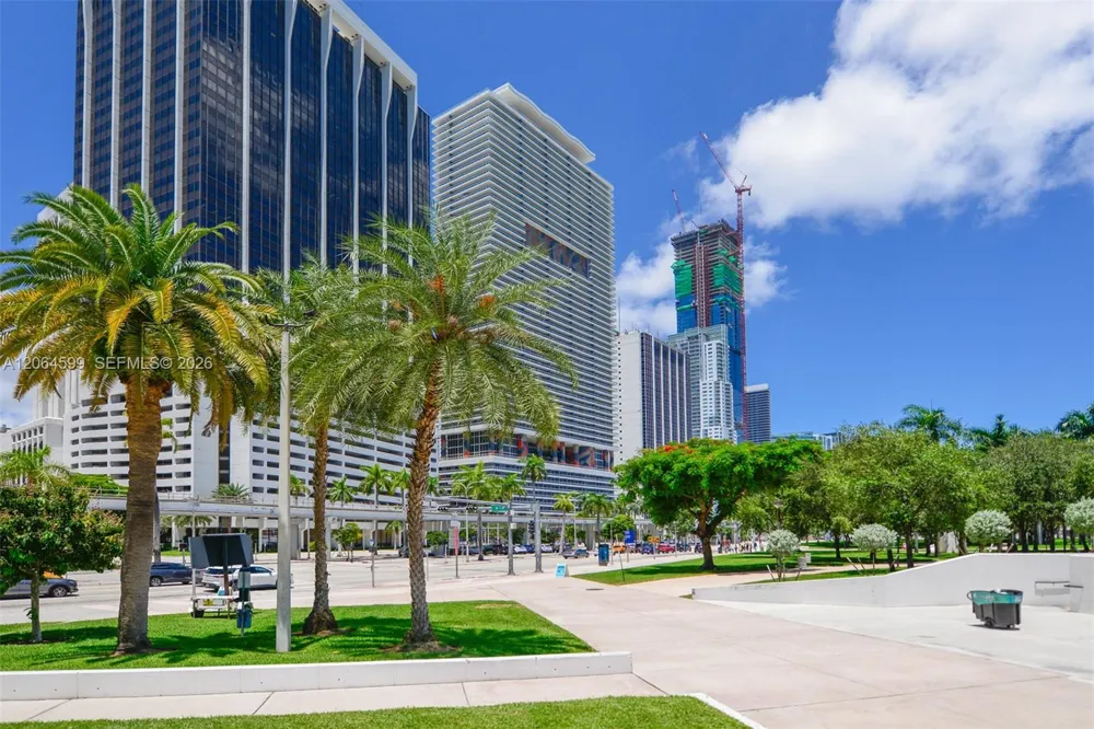 50 Biscayne Blvd #2505 Miami, FL 33132
