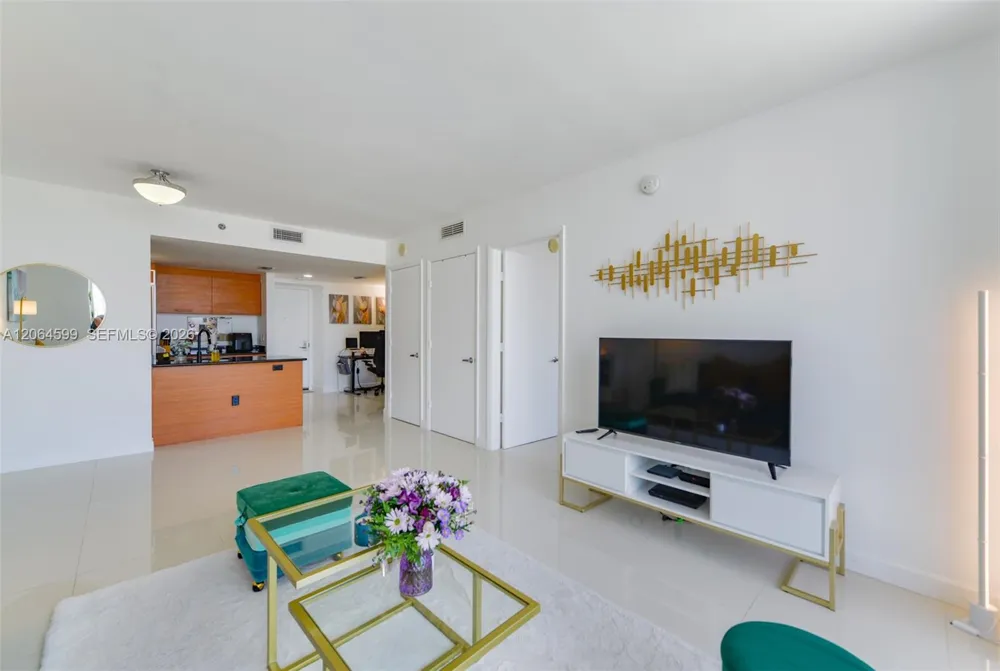 50 Biscayne Blvd #2505 Miami, FL 33132