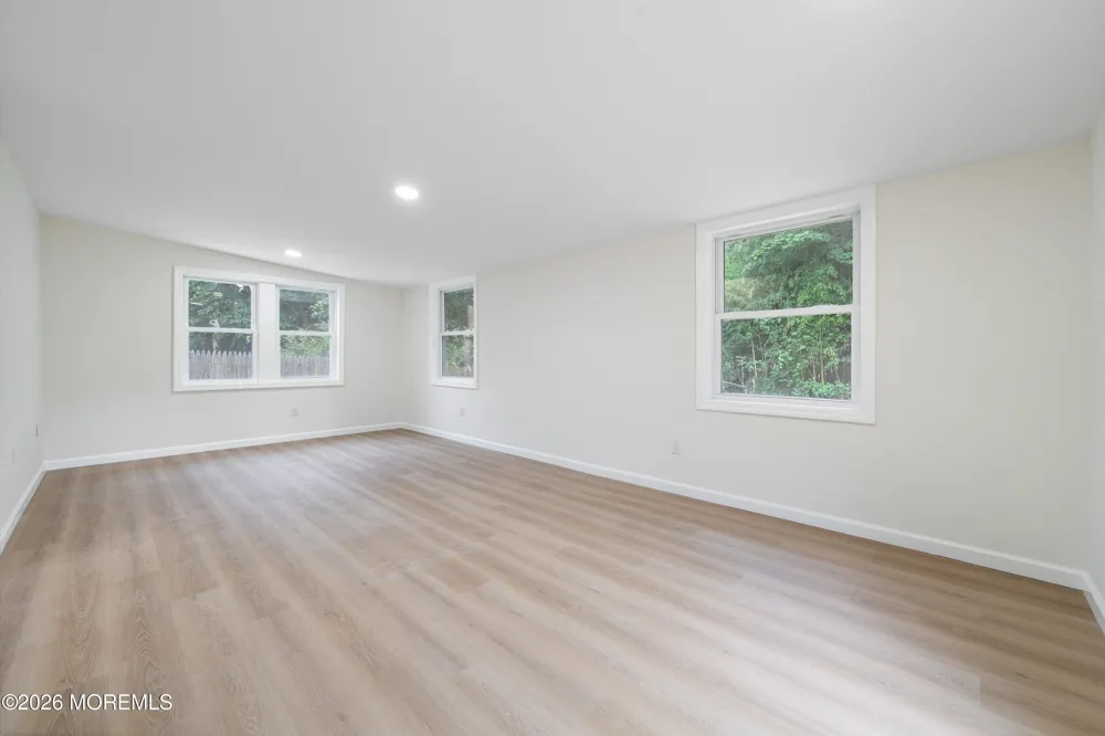 55 Davis Lane Red Bank, NJ 07701