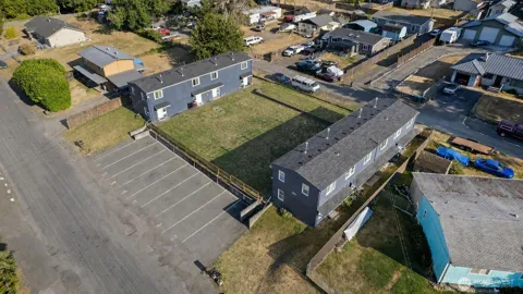 2821 2831 NE Center Street #1-8